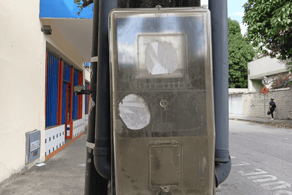Enel alerta sobre proibição de propaganda eleitoral em postes e medidores em São Paulo