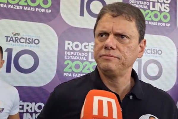 Tarcísio de Freitas reafirma confiança nas urnas eletrônicas e defende impeachment de ministros