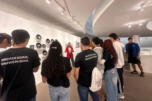 Mostra “Utopias em Construção” encanta alunos do Riacho Fundo II no Museu Nacional