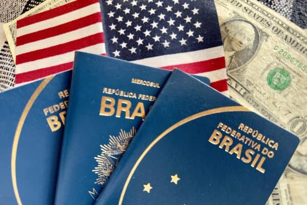 Juíza dos EUA revoga proibição de visto de Trump para 75 países, incluindo o Brasil
