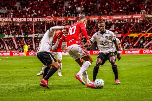 Internacional e Atlético-MG empatam sem gols no Brasileirão
