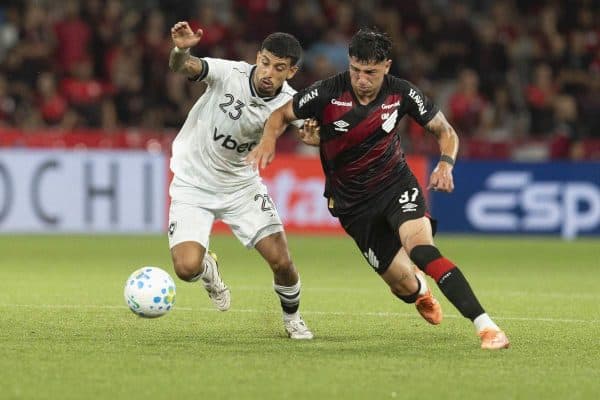Botafogo enfrenta Athletico-PR com desafio de superar a melhor defesa do Brasileirão