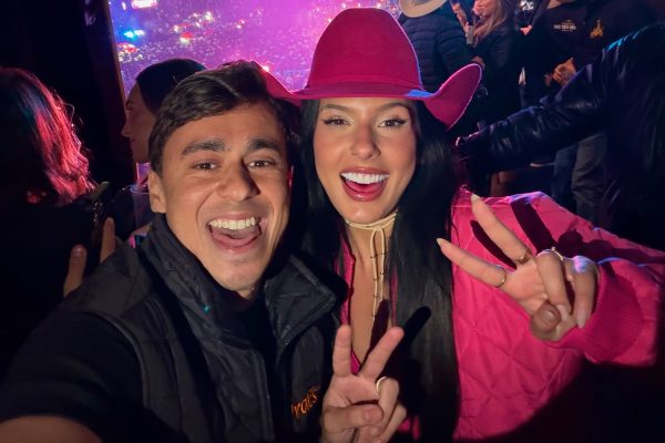 Ana Castela ganha milhares de seguidores após foto com Nikolas Ferreira
