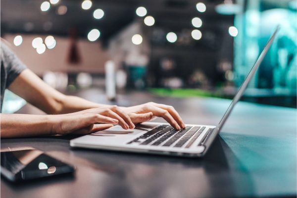 BetAki encerra atividades no Brasil, clientes têm até 14 de maio para saques