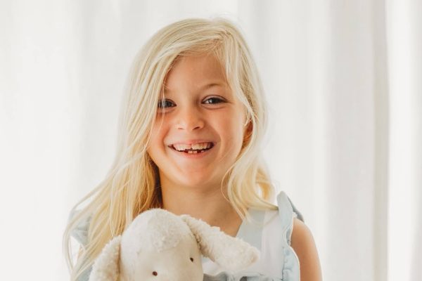 Menina de 8 anos morre após infecção por ameba “comedora de cérebro” nos EUA