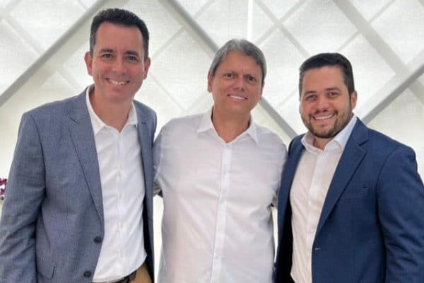 Militantes do PSDB criticam apoio a Tarcísio e gestão de Paulo Serra em SP
