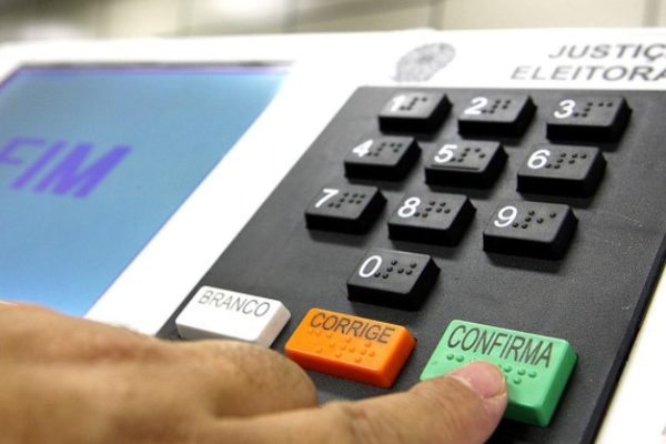 Eleitores com deficiência podem solicitar transporte gratuito nas Eleições 2026 em São Paulo