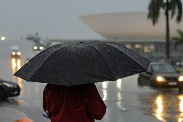 Fenômeno climático cavado traz chuvas ao DF em agosto