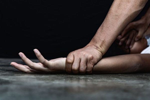 Professor de música de 49 anos é preso por abusos e gravações ilegais em Samambaia