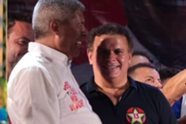 Deputado do PL provoca desconforto ao participar de evento com governador do PT