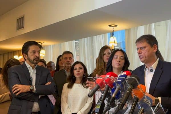 Tarcísio defende Polícia de SP em investigação de Dark Horse: “Desrespeito”