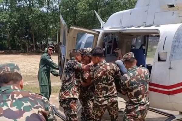 Exército do Nepal resgata 88 após avalanche de lama que deixa 95 mortos