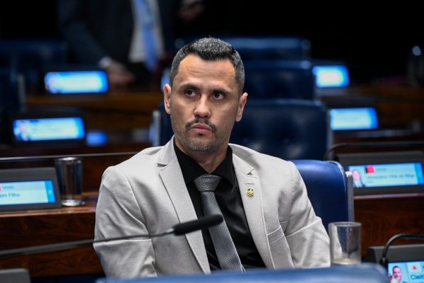 Cleitinho Azevedo só apoiará senadores que pedirem votos para ele