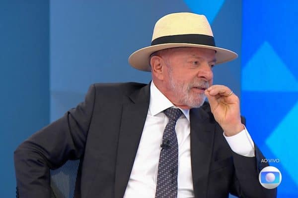 Lula defende Lulinha, mas afirma que não tomará medidas para protegê-lo