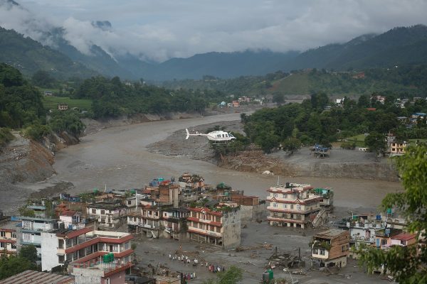 Número de Mortos em Deslizamento no Nepal Ultrapassa 460 em 3 Dias de Busca