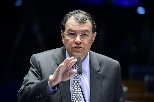Eduardo Braga possui R$ 2 milhões em ações da Vale, revela TSE