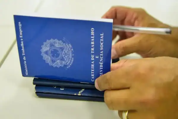 DF oferece 943 vagas de emprego com salários de até R$ 4,5 mil nesta sexta