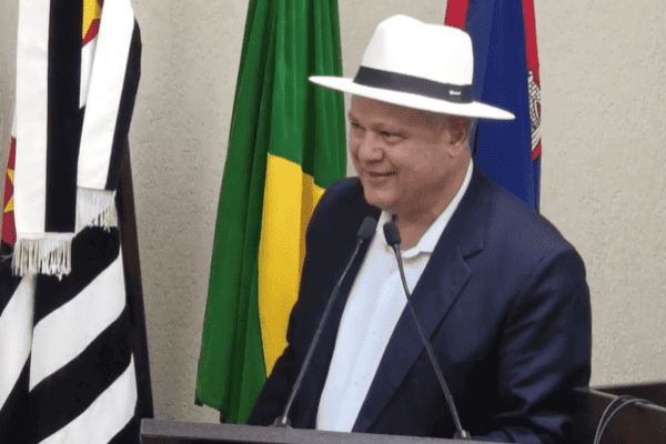 Vereador Amarildo Simoni recebe repúdio da OAB por ataque à orientação sexual de colega