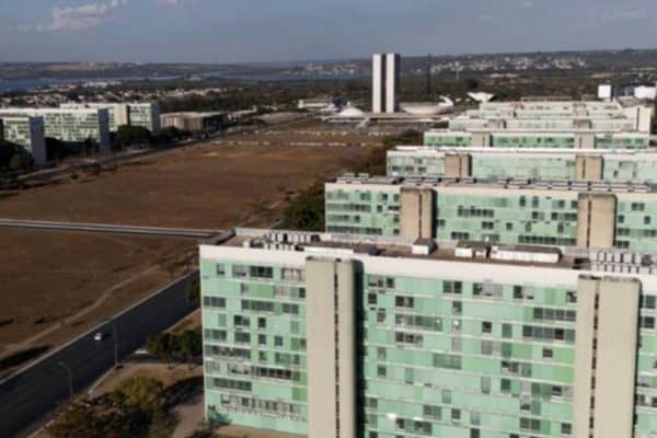 Governo Federal projeta superávit de até R$ 20 bilhões para 2027
