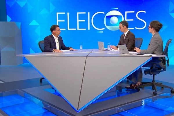 Flávio Bolsonaro é pressionado no Jornal Nacional sobre repasses de Daniel Vorcaro