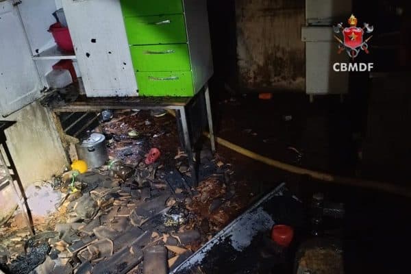 Bombeiros combatem dois incêndios no DF em menos de 4 horas sem vítimas