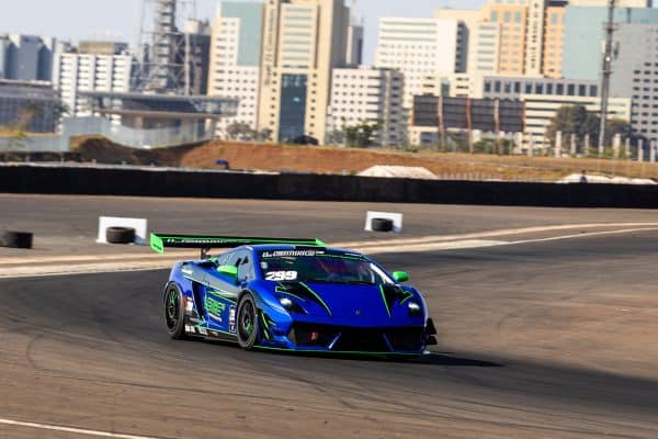 Pilotos enfrentam calor intenso no Meet Brazil Racing, em Brasília