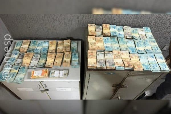 PM encontra quase R$ 500 mil escondidos em veículo em SP; passageiro procurado é preso