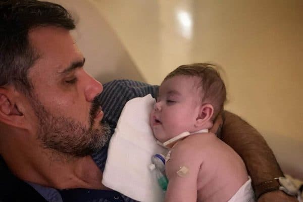 Filha de Juliano Cazarré é internada em CTI: “Orem conosco”