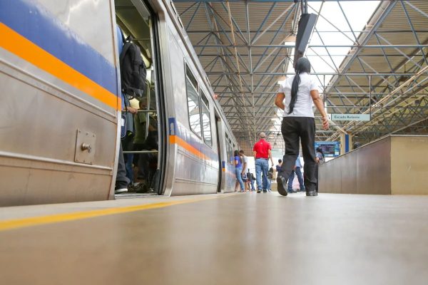 PMDF prende homem em situação de rua por assédio na saída do metrô
