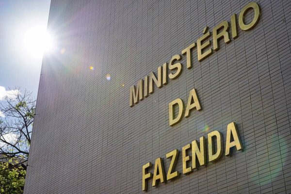 DHL solicita ao governo Lula ampliação na redução de imposto de importação