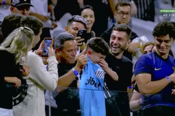Corinthians condena agressão a criança que recebeu camisa de Neymar na Neo Química Arena