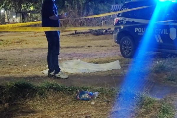 Homem esfaqueado após briga em bar no DF; vítima morre em frente à sua casa