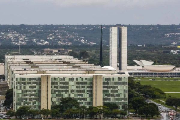 Governo Federal Impõe Limites a Reajustes de Servidores em 2027 com Gatilho Fiscal