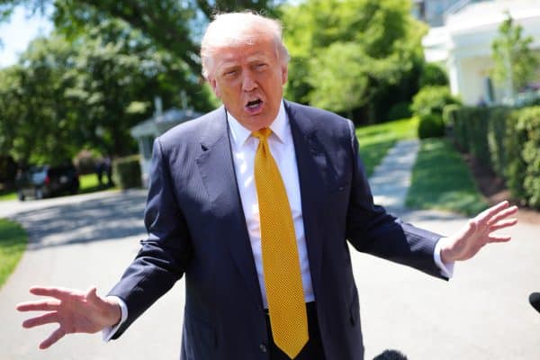 Trump afirma que não usará armas nucleares contra o Irã, que considera “derrotado”