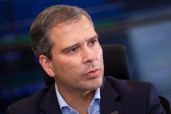 Justiça autoriza bloqueio de R$ 565 mil de ex-presidente do BRB por curso em Harvard