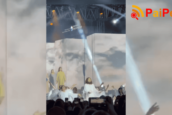 Falha no guindaste faz ator que interpreta Jesus subir muito além na Coreia do Sul