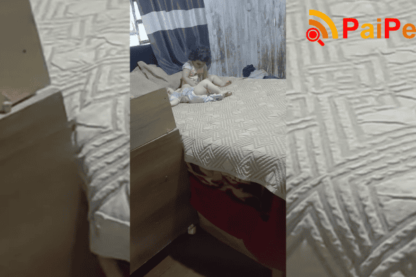 Criança viraliza ao se divertir brincando com maquiagem