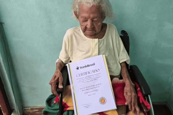 Aos 121 anos, mulher mais idosa do Brasil revela o que come todos os dias e choca web