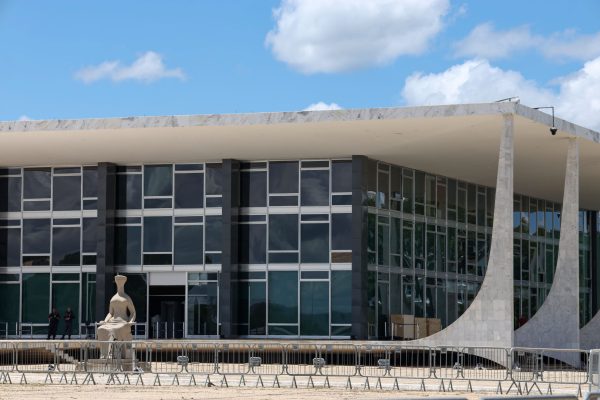 STF discute IA e ameaças à democracia com juristas de três países