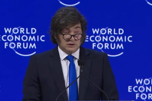 Políticos solicitam que Javier Milei seja considerado persona non grata em Paris