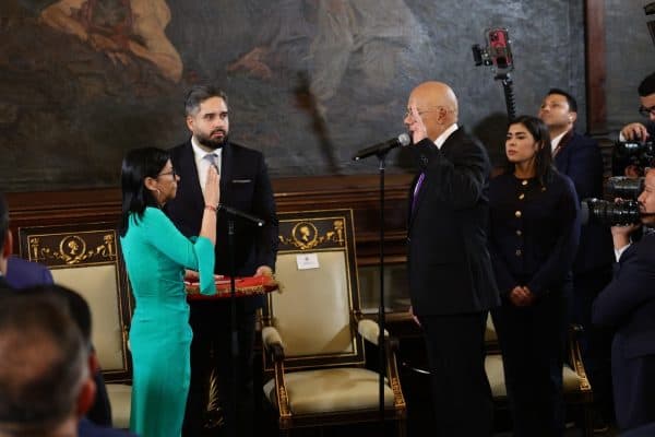 Assembleia Nacional da Venezuela aprova acordo petrolífero com os EUA