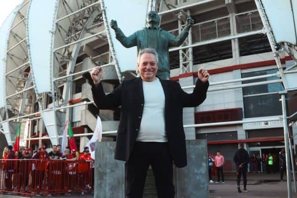 Abel Braga é homenageado com estátua no Beira-Rio pelo Internacional