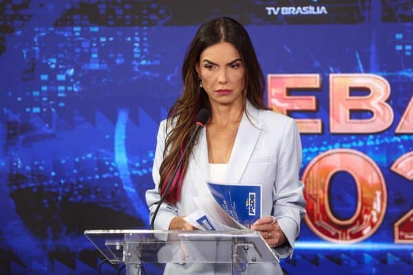 Paula Belmonte critica saúde no DF e promete foco na rede primária