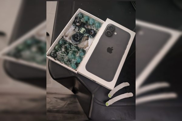 Cliente do DF compra iPhone de quase R$ 5 mil e recebe bolinhas de gude