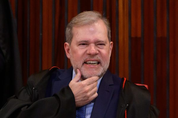 Dias Toffoli suspende campanha de Renan Santos: decisão controversa