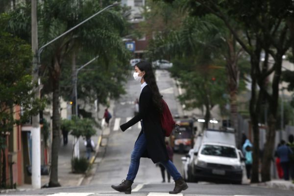 Frentes frias chegam ao Sudeste enquanto tempo firme retorna ao Sul do Brasil