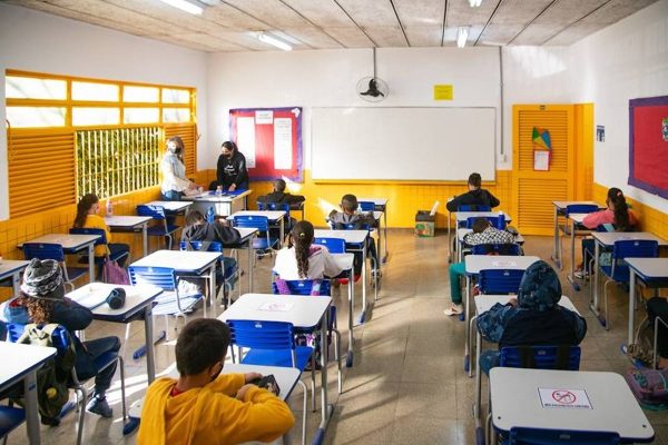 GDF nomeia mais de 2 mil professores para a rede pública de ensino