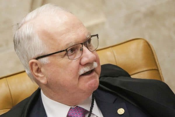 Fachin é incentivado a assumir relatoria de investigação sobre Moraes