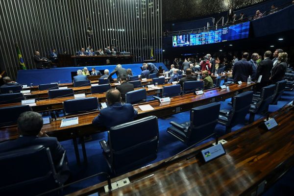 Repercussão do Caso Moraes no STF Aumenta Pressão no Congresso; Impeachment Exige 54 Votos no Senado