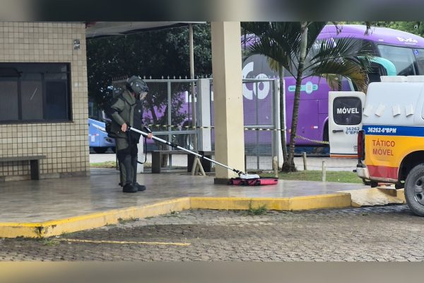 PM apreende granadas e drogas em mala de passageiro em MG